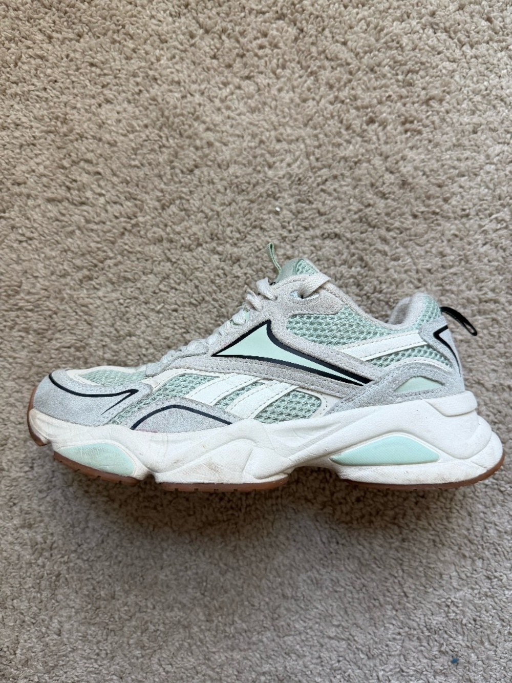 Reebok Womens Size 8.5 Sneakers Chunky Off White Mint Green Gum Sole Shoes